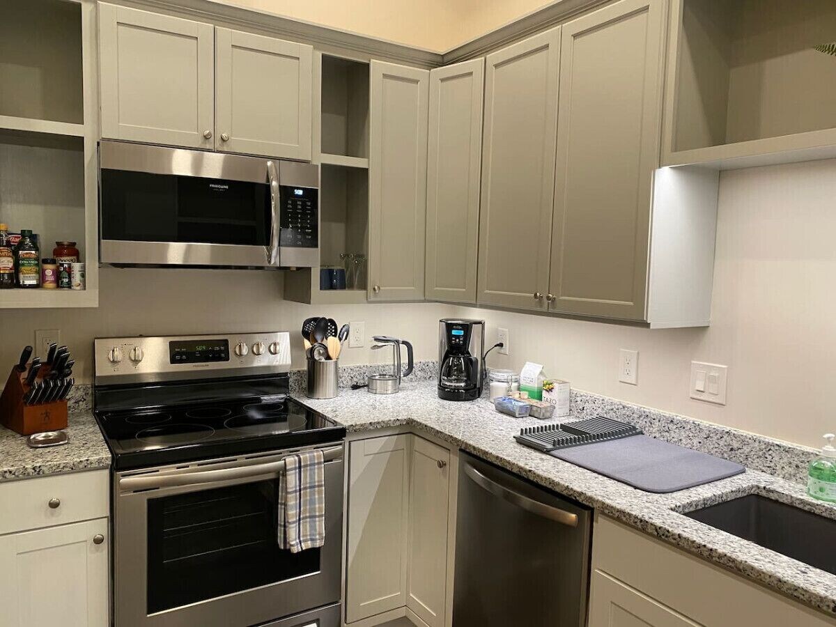 Luxury Apartment Right Downtown Near breweries, Food, Entertainment