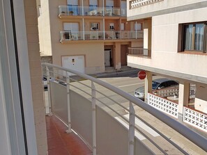 Fenêtre, Bâtiment, Bois, Design Urbain, Condominium, Sol, Maison, Porte, Façade