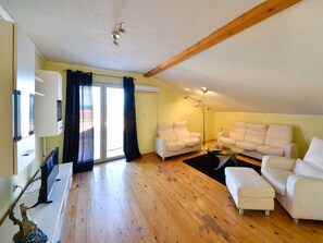 Furniture, Building, Wood, Comfort, Couch, Architecture, Floor, Living Room, Flooring, Studio Couch
