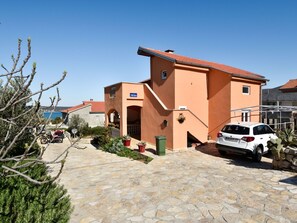 Sky, Plant, Window, Building, Wheel, Car, Vehicle, Land Lot, Motor Vehicle