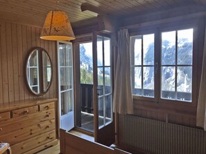 Spiegel, Eigentum, Cabinetry, Möbel, Fenster, Gebäude, Holz, Interior Design, Die Architektur