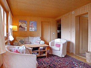 Eigentum, Möbel, Fenster, Holz, Bilderrahmen, Beleuchtung, Cabinetry, Interior Design, Komfort, Tür
