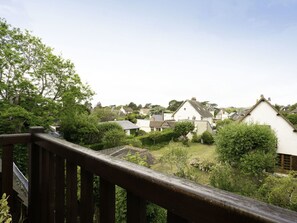 Ciel, Plante, Nuage, Bâtiment, Clôture, Arbre, Maison, Bois, Fenêtre, Herbe