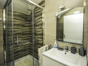 Spiegel, Zapfhahn, Armatur, Eigentum, Sinken, Badezimmer, Bad Sink, Dusche, Duschkopf