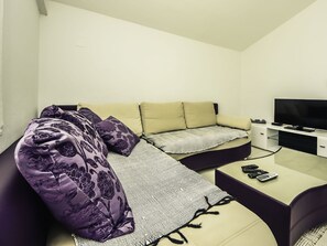 Möbel, Komfort, Bettrahmen, Kissen, Holz, Wohnzimmer, Interior Design, Couch, Tabelle
