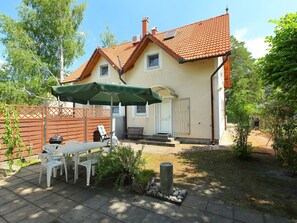 Plant, Sky, Building, Tree, Window, House, Land Lot, Shade, Architecture, Cottage