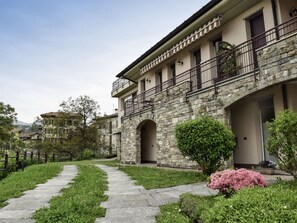 Plant, Sky, Building, Window, Tree, House, Land Lot, Door, Grass, Residential Area