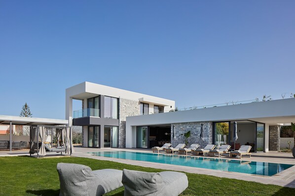 The villa offers a gazebo, 6 sun beds, 2 bean bag loungers, and 4 umbrellas for comfort.