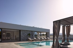 A private pickleball court is available for you.