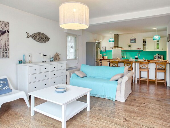 Möbel, Eigentum, Couch, Blau, Tabelle, Azurblau, Bilderrahmen, Regal, Interior Design, Dekoration