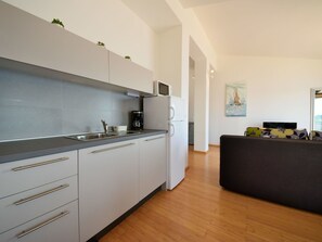 Cabinetry, Comptoir, Meubles, Robinet, Cuisinière, Tiroir, Bâtiment, Appareil De Cuisine, Cuisine, Design Intérieur