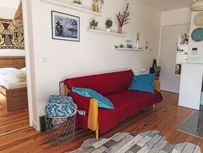 Meubles, Design Intérieur, Sol, Sol, Canapé, Mur, Bois, Pièce, Salon, Parquet
