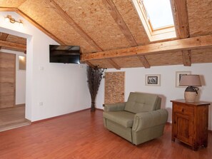 Property, Picture Frame, Furniture, Building, Couch, Comfort, Wood, Lighting, Living Room, Interior Design