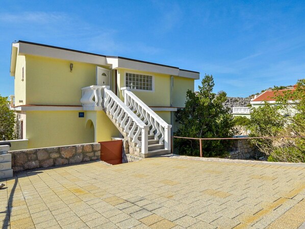 Sky, Property, Building, Tree, Window, Cloud, Stairs, Land Lot, Plant, Urban Design