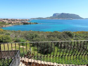 Water, Sky, Plant, Water Resources, Property, Green, Mountain, Natural Landscape, Azure, Fence