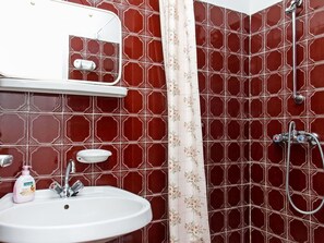 Tap, Property, Bathroom Sink, Plumbing Fixture, Sink, Bathroom, Purple, Interior Design, Rectangle, Floor