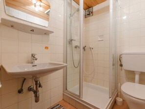 Mirror, Plumbing Fixture, Property, Tap, Sink, Bathroom, Bathroom Sink, Shower, Floor