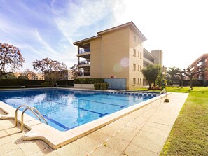 Water, Sky, Plant, Property, Daytime, Building, Cloud, Swimming Pool, Nature, Tree