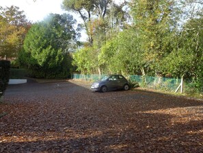 Fahrzeug, Pflanze, Auto, Kraftfahrzeug, Rad, Strassenbelag, Asphalt, Baum, Grundstueck
