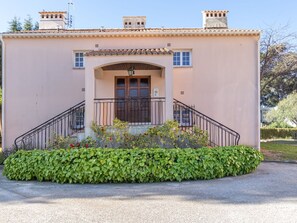 Sky, Plant, Building, Property, Window, Tree, Slope, Land Lot, House, Urban Design