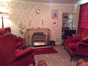 Brown, Furniture, Property, Picture Frame, Couch, Plant, Comfort, Interior Design, Wood, Flooring