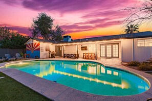 Your own colorful evening oasis