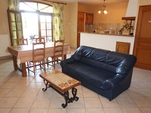 Couch, Furniture, Wood, Lighting, Table, Interior Design, Architecture, Flooring, Living Room, Studio Couch