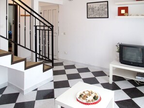 Property, Picture Frame, Stairs, Wood, Lighting, Interior Design, Flooring, Architecture, Living Room, Floor