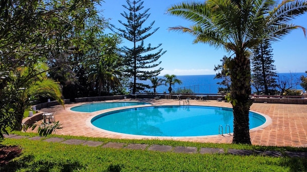 Caracas Escape by LovelyStay in Funchal offers a stylish apartment with a refreshing pool, prime location, and complimentary parking, ensuring a delightful stay in vibrant surroundings. #pool #funchal #apartment