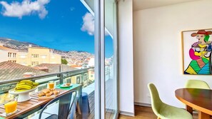 Prepare to be amazed! Upscale 3 by Lovelystay offers chic decor, a breathtaking balcony view, prime location, free parking, and AC! Your ultimate Funchal adventure starts here. #apartment #funchal #freewifi #parkingprivate