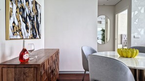 Elegantly appointed entrance with meticulous decor details, setting the tone for a refined and welcoming atmosphere. #walldecor #painting #details