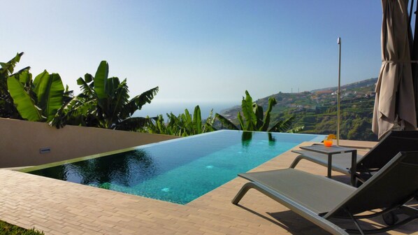 Stunning pool with panoramic ocean and mountain views in Ribeira Brava, a true paradise escape #sunloungers #pool #newproperty