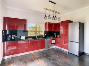 Experience culinary joy in the sleek aesthetics of the modern kitchen. #fullyequipped #deliciousmeals