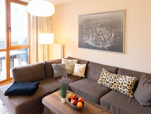 Möbel, Interior Design, Couch, Flooring, Wand, Fussboden, Wohnzimmer, Holz, Zimmer, Zuhause