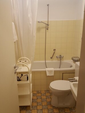 Fewo 206, Apartment, 38 qm, 1-2 Personen-Badezimmer mit Badewanne