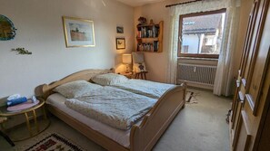 Ferienwohnung in 150m Nähe zum Chiemsee-Schlafzimmer