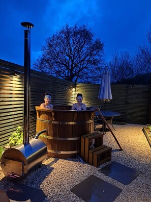 Outdoor spa tub