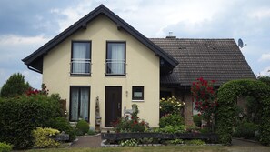 Ferienwohnung Zum Rosengarten, (Heek)-Aussenansicht der Ferienwohnung