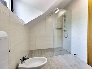 Sink, Bathroom Sink, Plumbing Fixture, Tap, Bathroom, Building, Interior Design, Architecture, Flooring
