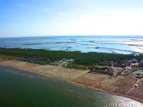 Wasser, Himmel, Wasservorräte, Natürliche Landschaft, Strand, See, Küsten Und Ozeanische Forms, Bank, Horizont, Baum