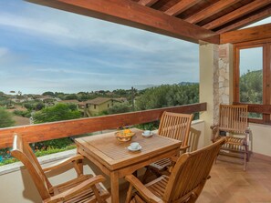 Himmel, Möbel, Eigentum, Tabelle, Pflanze, Stuhl, Holz, Interior Design, Beleuchtung, Veranda