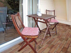 Meubles, Propriété, Table, Chaise, Bois, Rectangle, Mobilier De Jardin, Bâtiment, Tableau De Plein Air, Design Intérieur