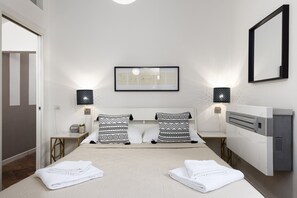 “Sublime Home” – Angolo di charme nel cuore di Firenze Nel pieno centro di Firenze, Sublime Home è l’appartamento perfetto per chi cerca un’oasi di charme e intimità. Le due eleganti camere matrimoniali, ciascuna con il proprio bagno privato, sono curate 