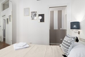 “Sublime Home” – Angolo di charme nel cuore di Firenze Nel pieno centro di Firenze, Sublime Home è l’appartamento perfetto per chi cerca un’oasi di charme e intimità. Le due eleganti camere matrimoniali, ciascuna con il proprio bagno privato, sono curate 