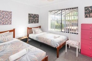 Bedroom 3 -King singles