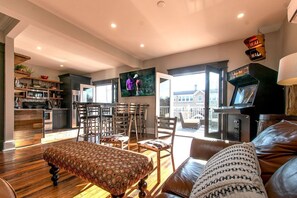 OMG. Unlike any other spot in town. Your entire group can hang out. It's like having your own private bar and you're on the VIP guest list