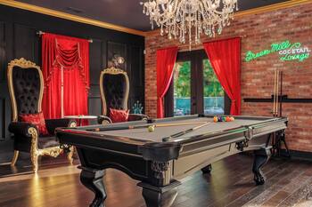 Untouchable~6BR 4BA Speakeasy w/Sky Deck+Fire Pit