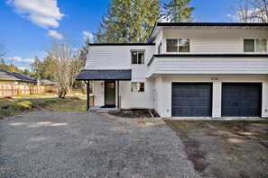 Gig Harbor Getaway is located near shopping, parks, and the waterfront are just a short drive away.