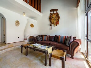 Möbel, Eigentum, Couch, Gebäude, Tabelle, Holz, Interior Design, Komfort, Bilderrahmen, Wohnzimmer