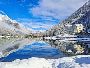 Berg, Bergforms, Wasser, Gewässer, Winter, Gebirge, Natürliche Landschaft, Hochland, Schnee, Glazialmorphologie